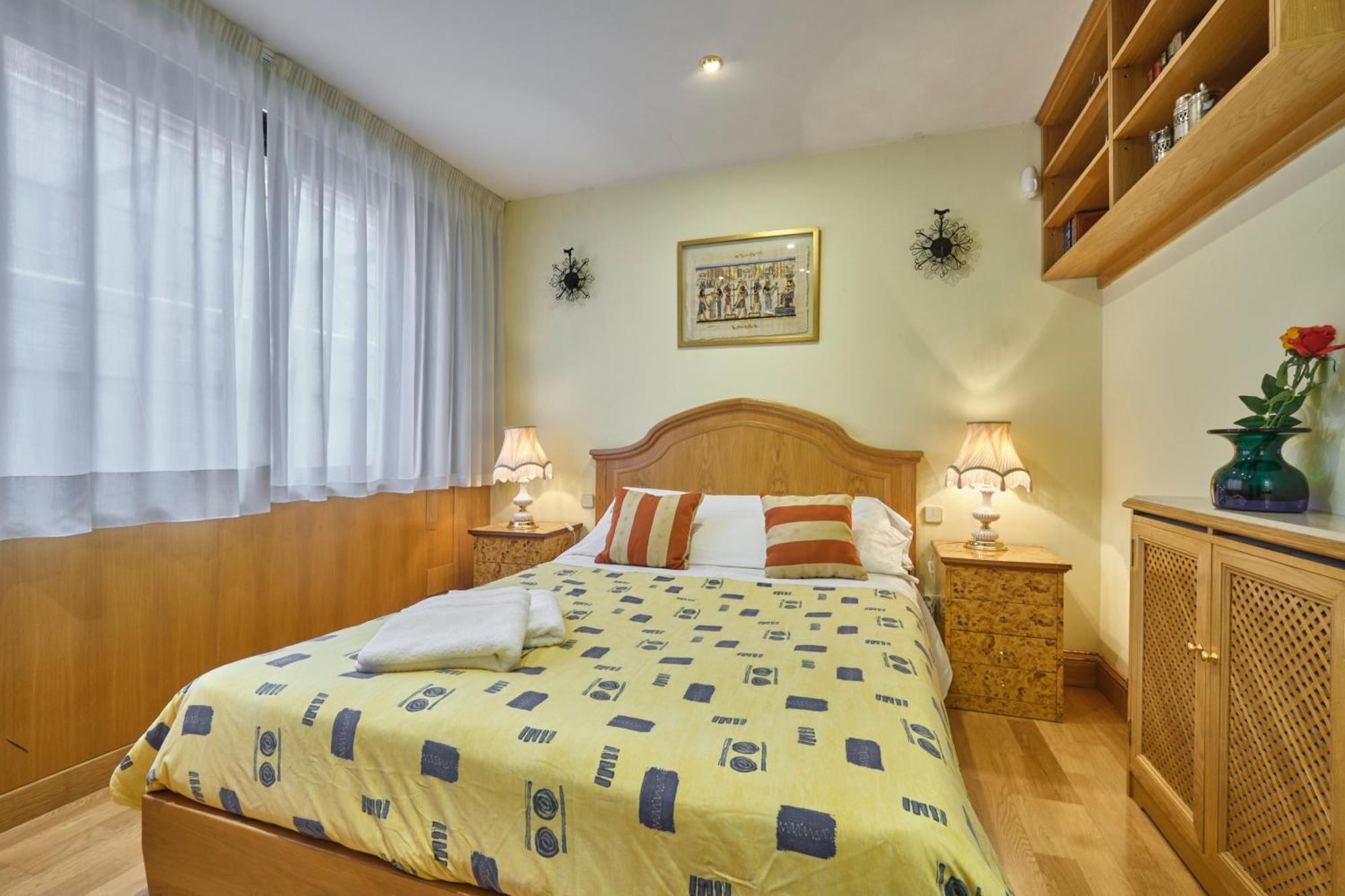 Apartamentos Carlos Madrid Buitenkant foto