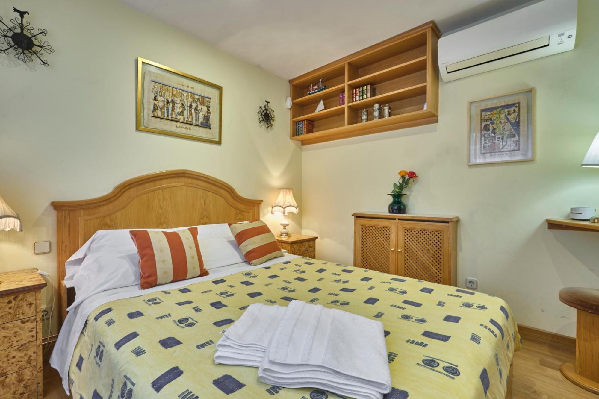 Apartamentos Carlos Madrid Buitenkant foto