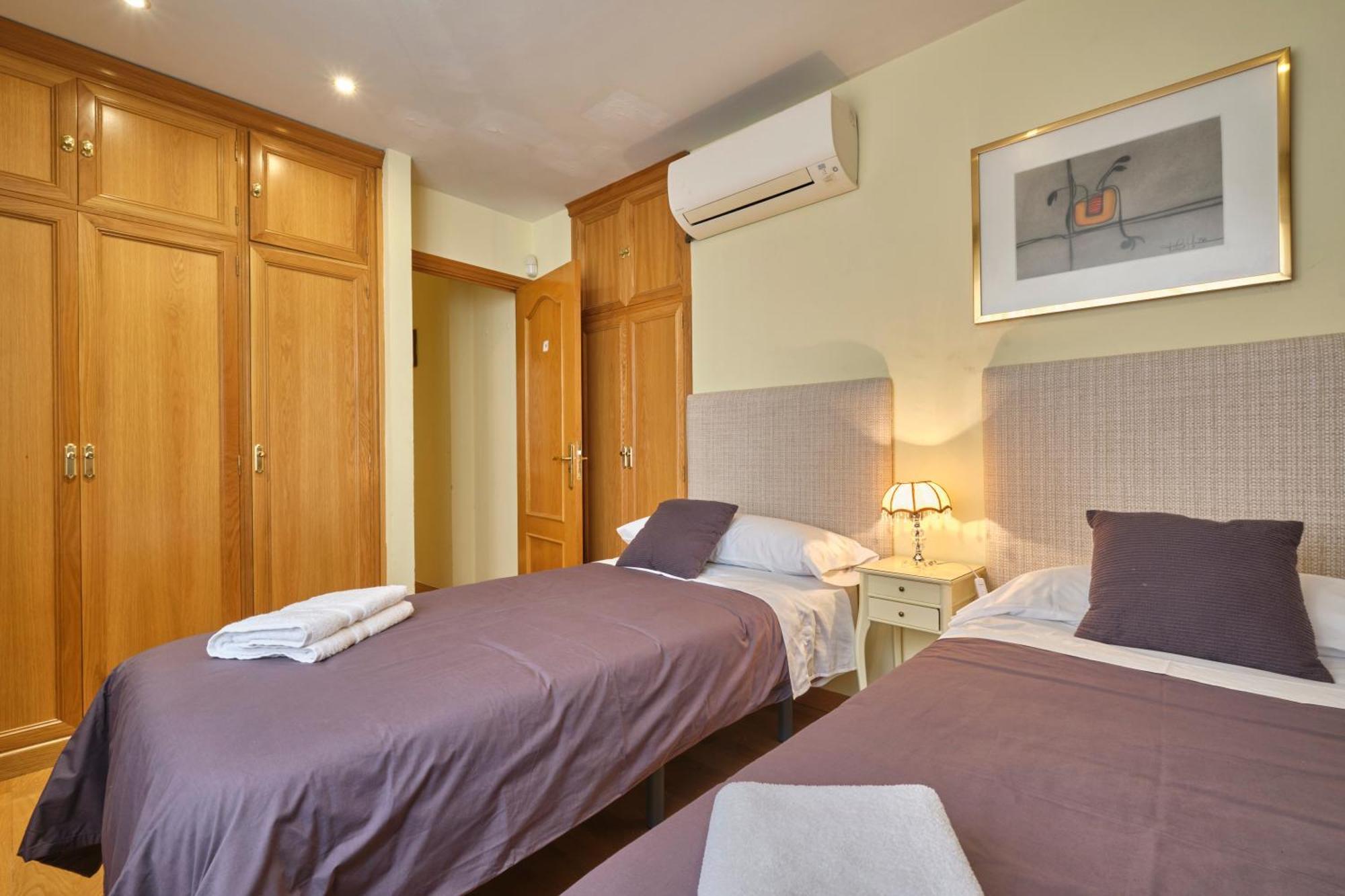 Apartamentos Carlos Madrid Buitenkant foto